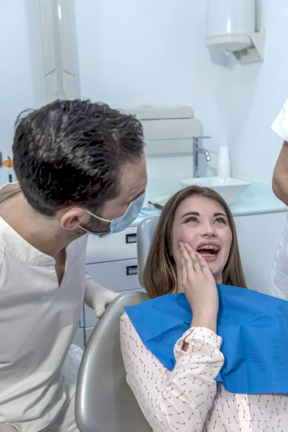 Best Dentist for Tooth Abscess  in East Hazel Crest, IL